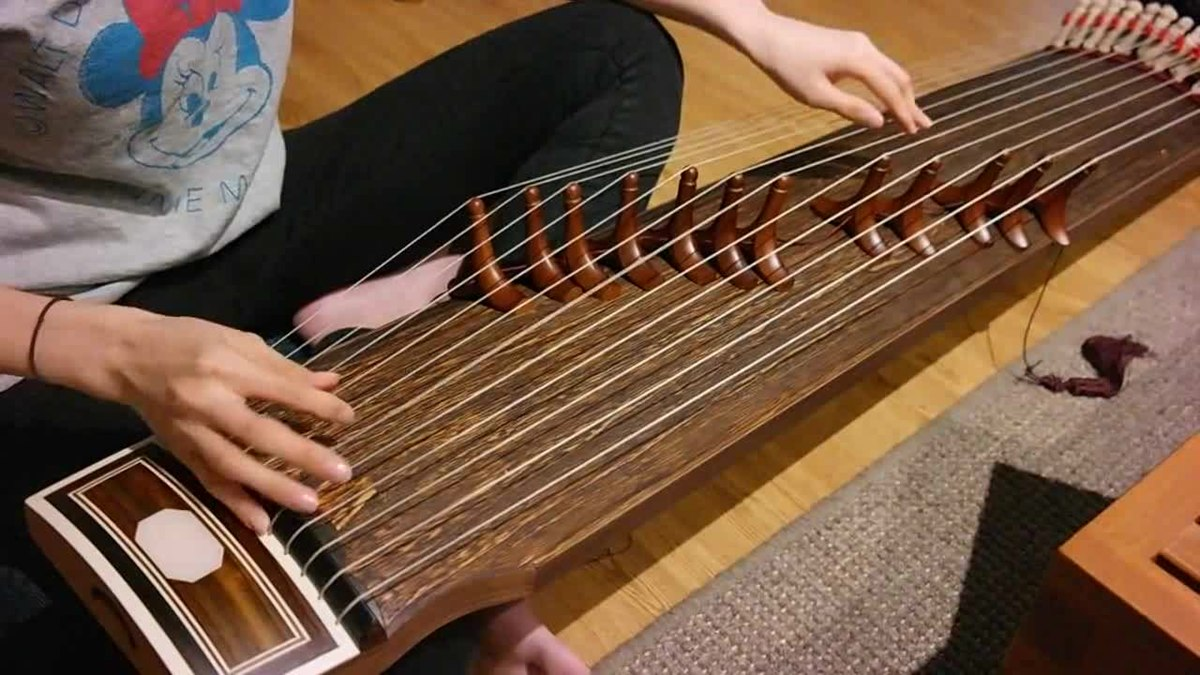 Gayageum Kecapi Korea (Wikipedia)